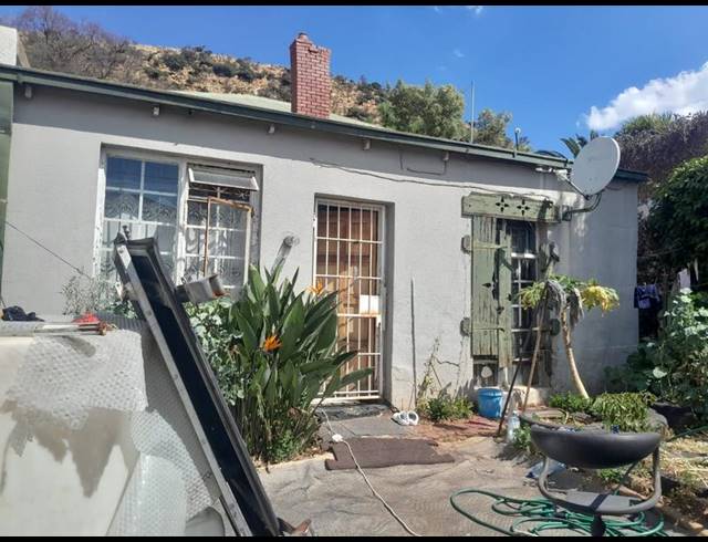 3 BEDROOM HOUSE FOR SALE IN BEZUIDENHOUT VALLEY